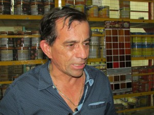 Oliver Vera, Gerente de Pinturas El Colorado de Portoviejo