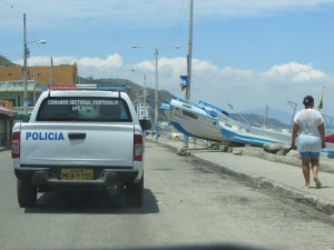 Policía patrullando la parroquia Crucita