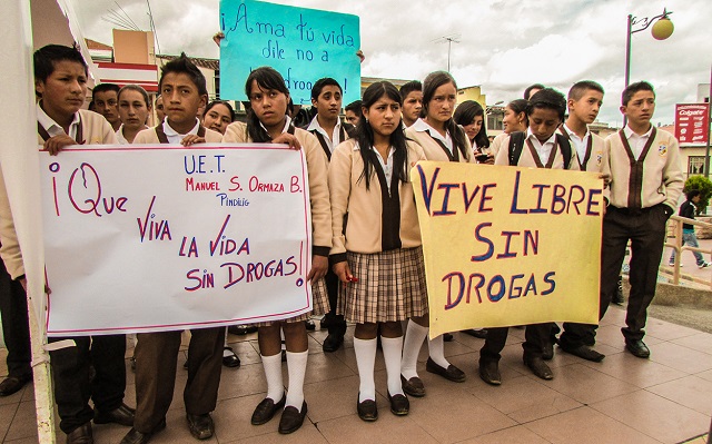 Frases emotivas a la campaña “Cantando a la vida sin drogas”. – Ministerio  de Gobierno