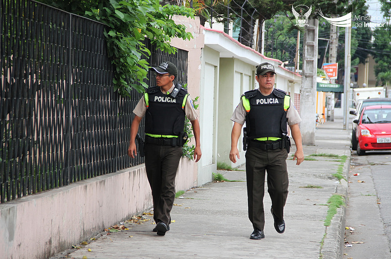 Luces de patrullaje generan molestias a los conductores, Comunidad, Guayaquil