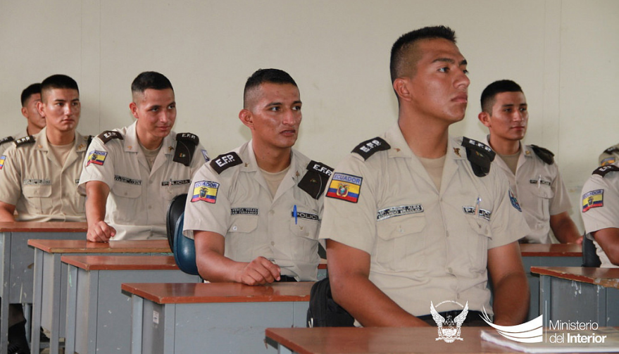 Aspirantes se esfuerzan por cumplir sus sueños en la Policía Nacional –  Ministerio de Gobierno